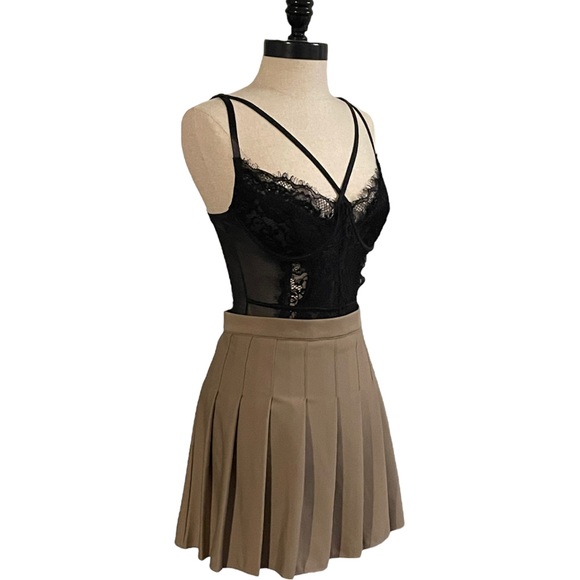 Halara 2-in-1 Siren Tennis Skirt - Tan - Pleated - Excellent Used Condition - Picture 3 of 8